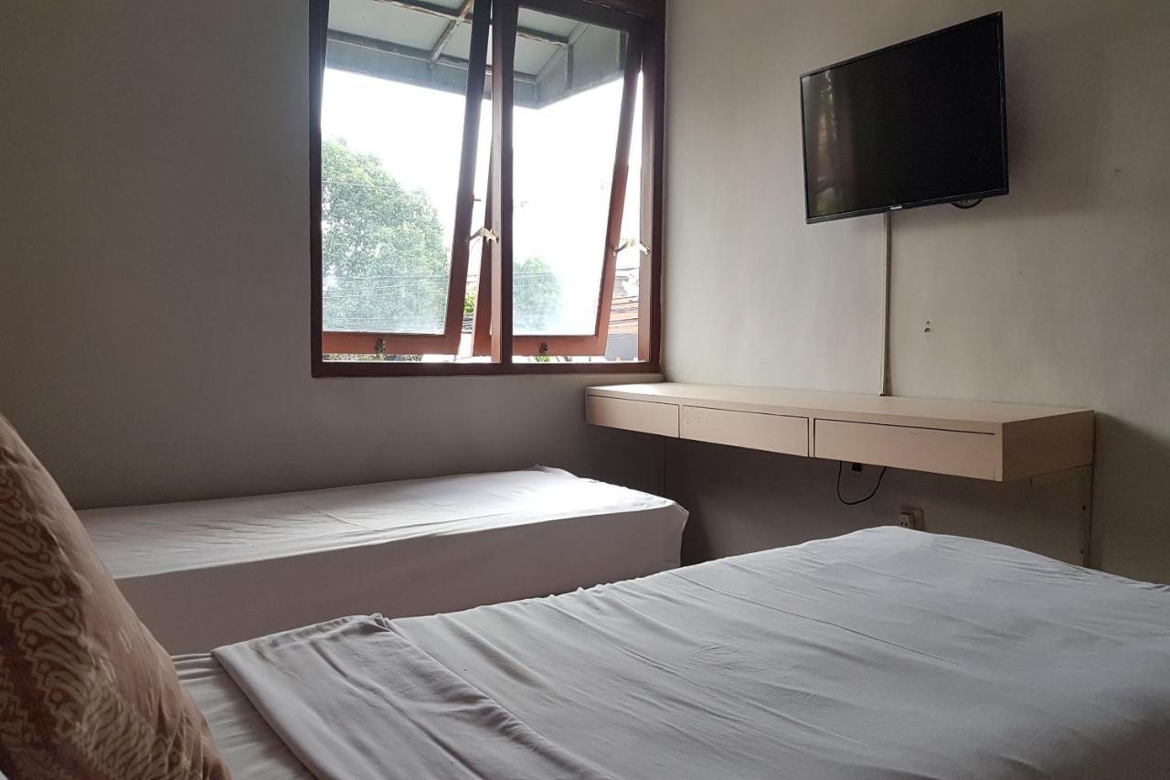 Oyo 3819 Hotel Winotosastro Yogyakarta Exterior foto