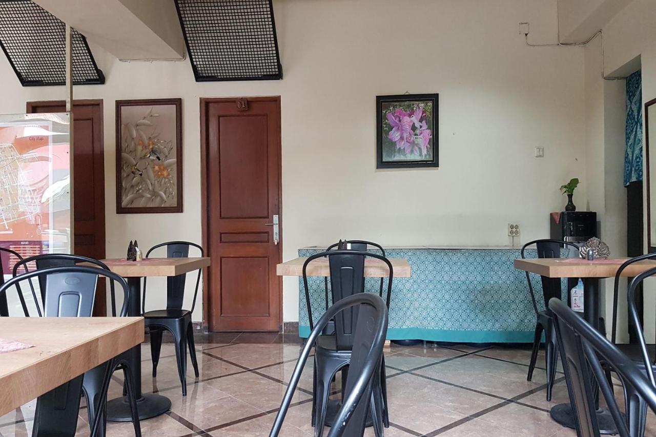 Oyo 3819 Hotel Winotosastro Yogyakarta Exterior foto